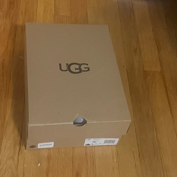 black ugg slide (fresh out box ) - Picture 2 of 12